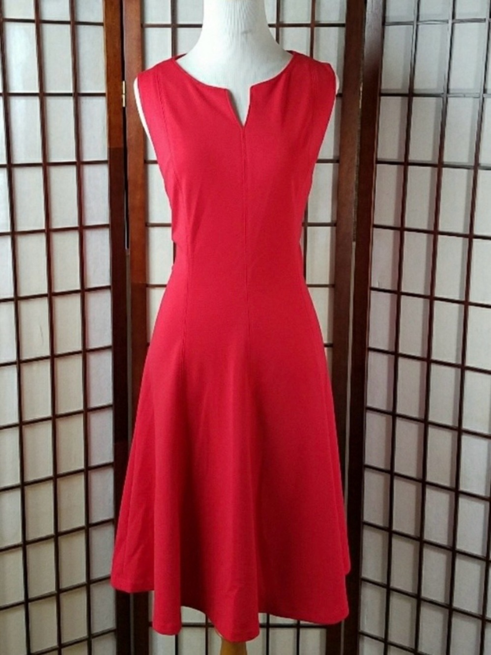 T TAHARI SLEEVELESS FIT & FLARE RED DRESS SIZE 4 CAREER
